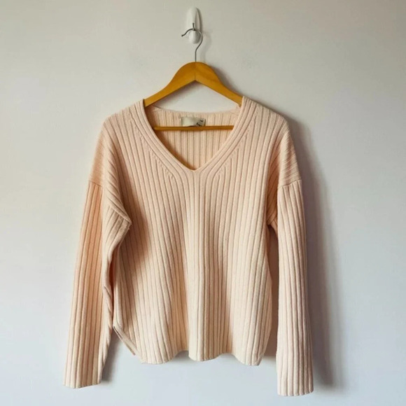 Aritzia Wilfred Free 100% Merino Wool Ribbed Knit V Neck Sweater Cream - Picture 1 of 6